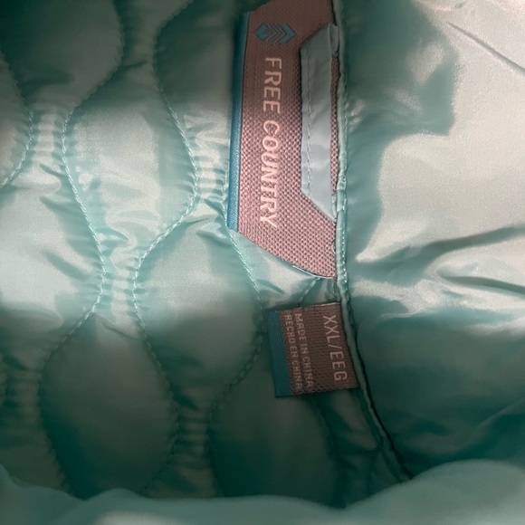 Quilted vest by “Free Country “. This vest is nwt. - Picture 3 of 5